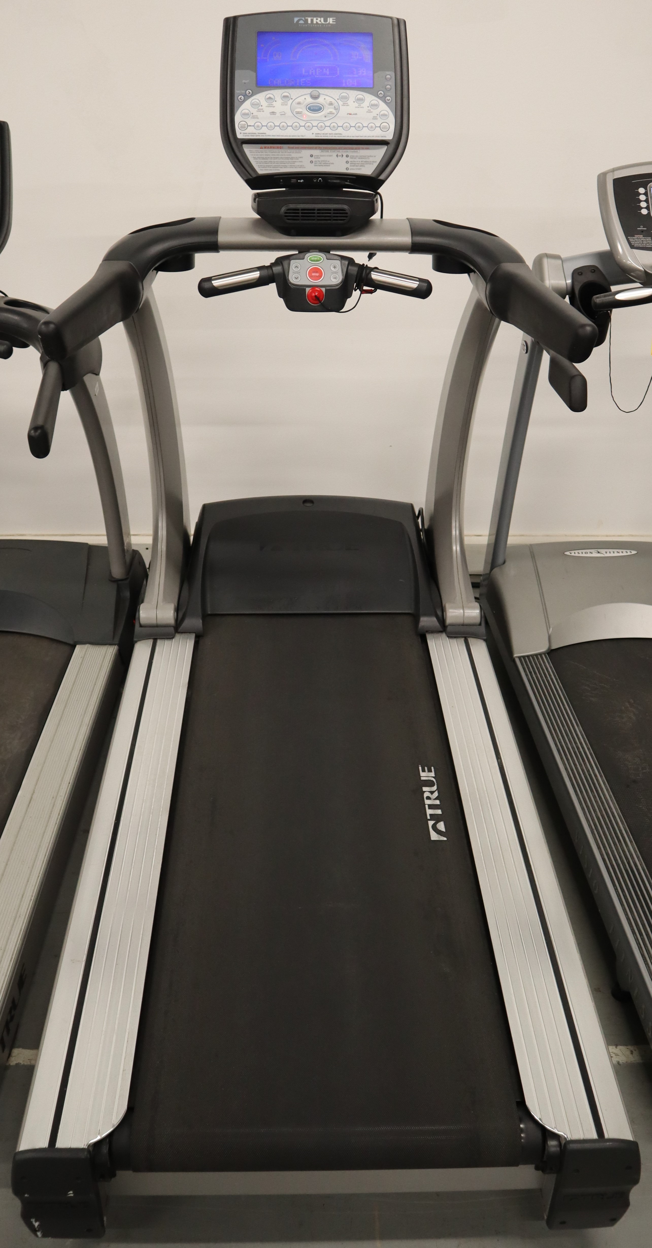Used True Fitness CS800 TCS800 Commercial Series Treadmill