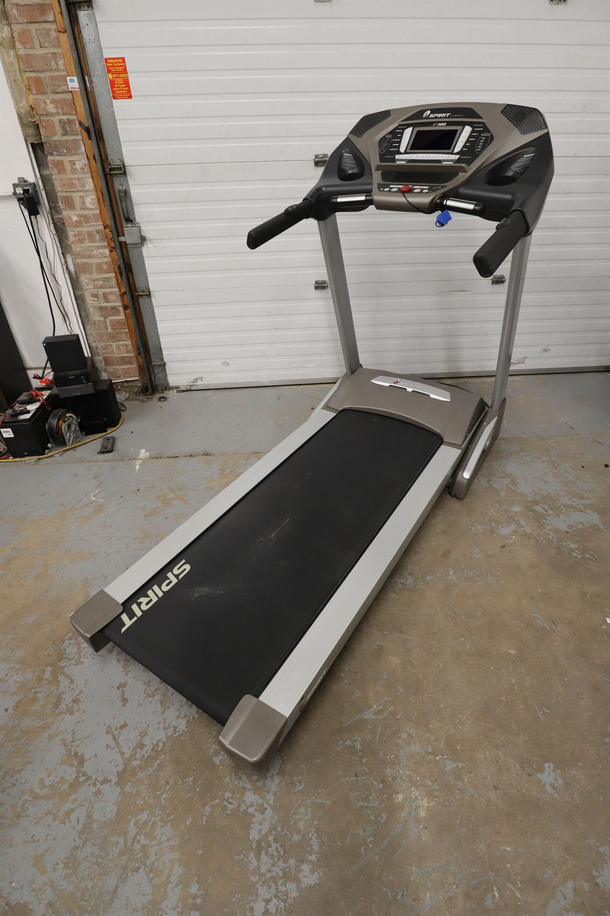 Used Spirit Fitness XT385 2011.4Q 385810 Folding Treadmill