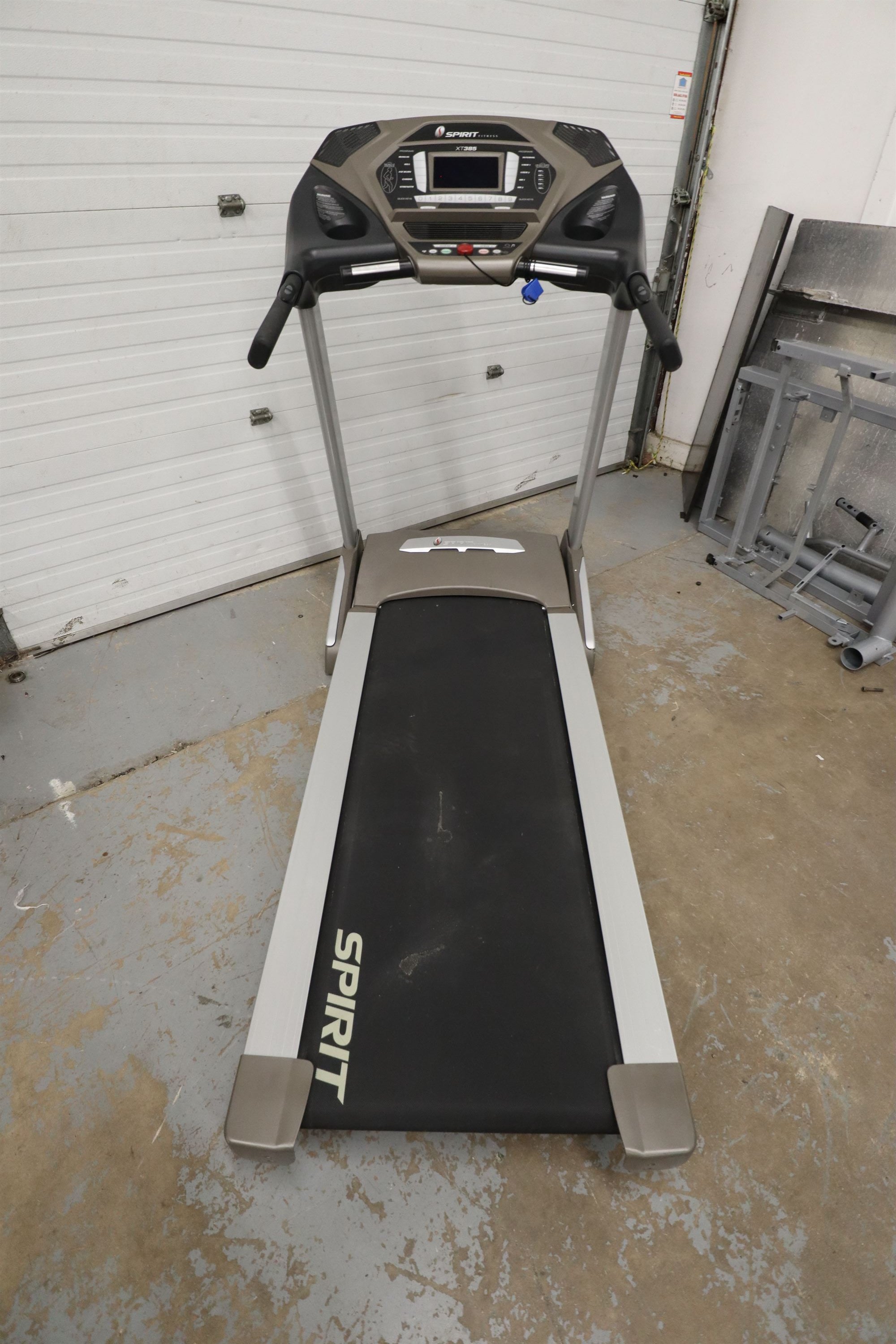 Used Spirit Fitness XT385 2011.4Q 385810 Folding Treadmill