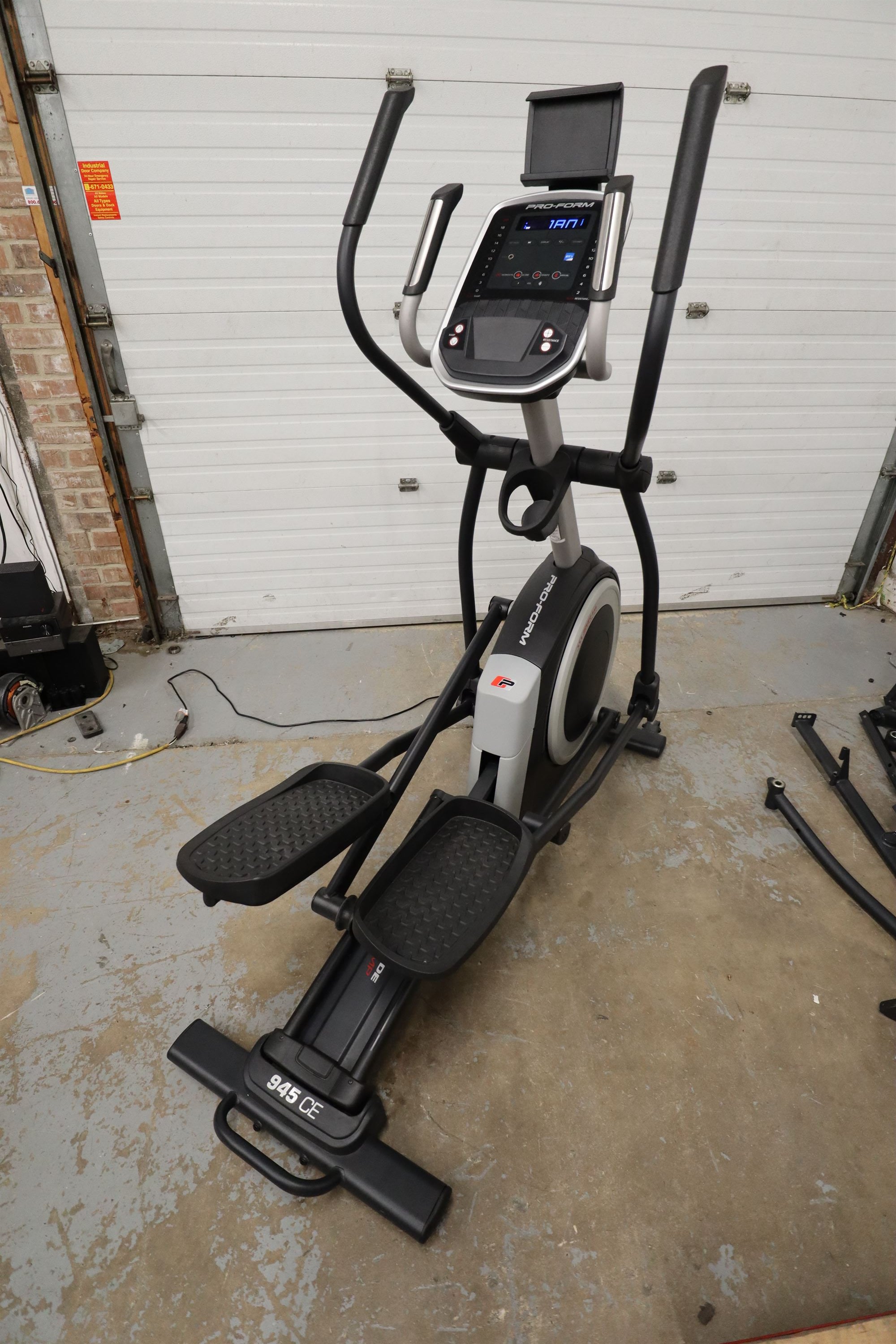 Used ProForm 945 CE PFEL64918 Adjustable Inline Elliptical