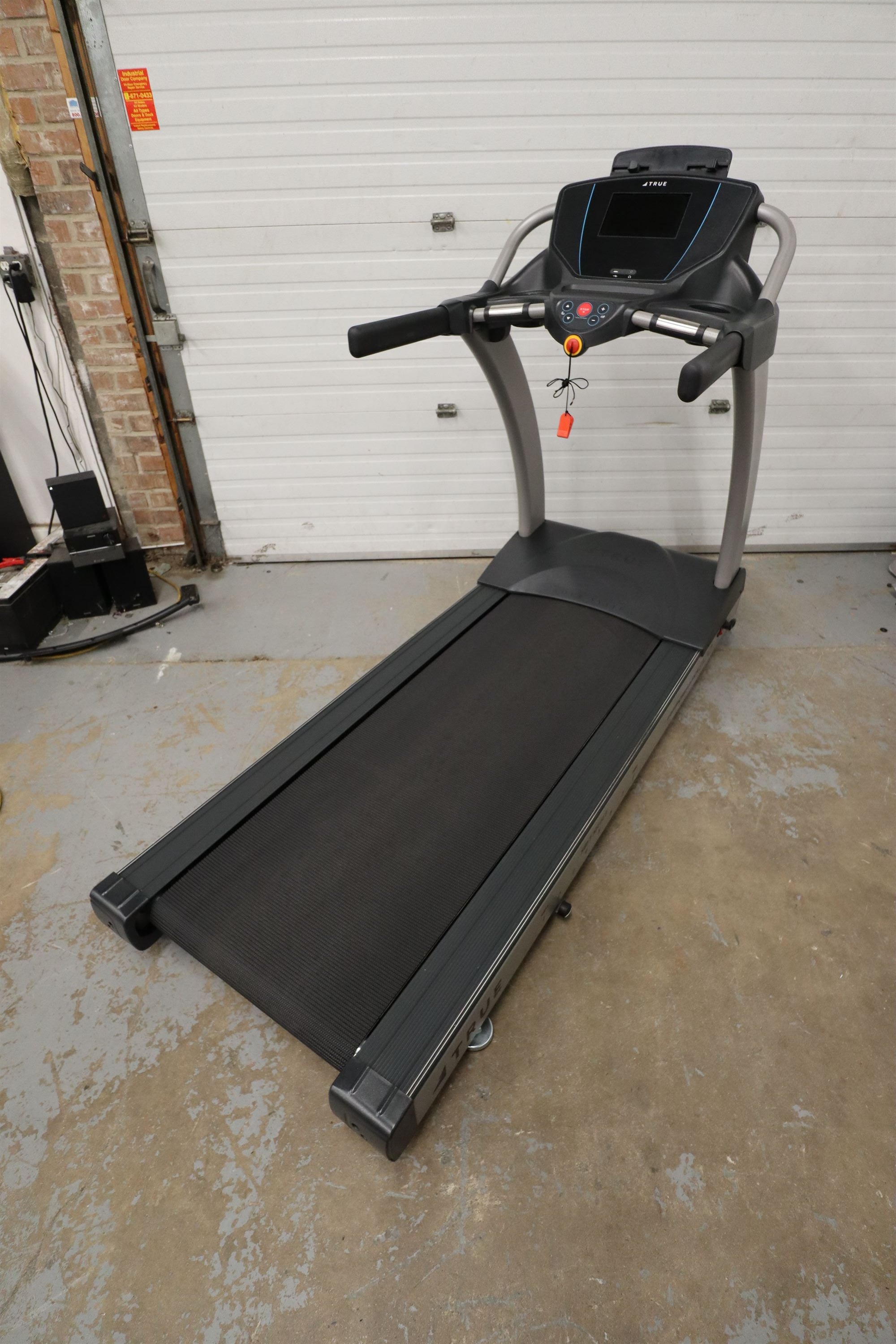 Used True Fitness PS800 Performance Series 800 TPS800 Non Folding Treadmill