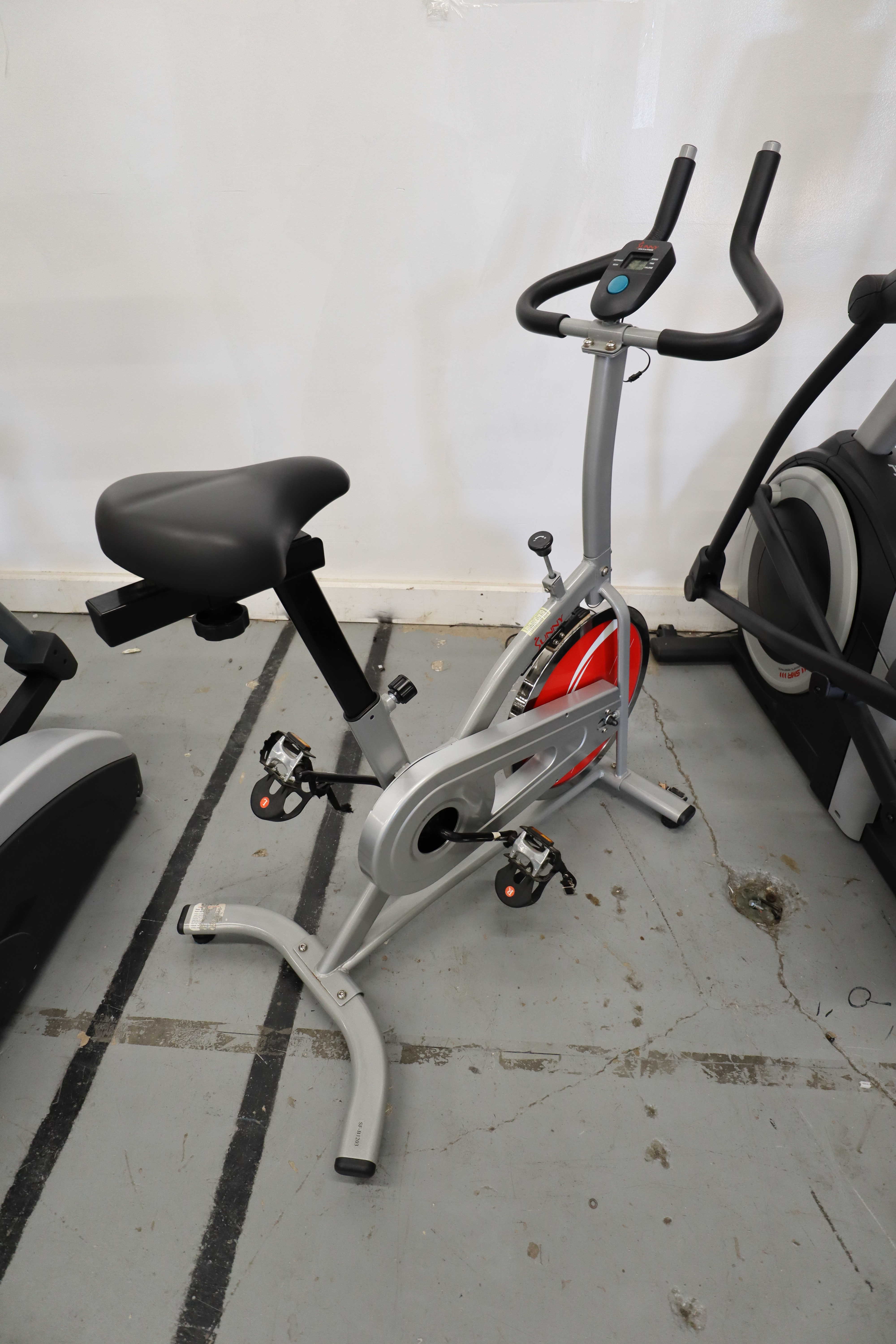 New Sunny Health & Fitness Indoor Cycling Stationary Exercise Chain Drive SF-B1203 Upright Stationary Bike