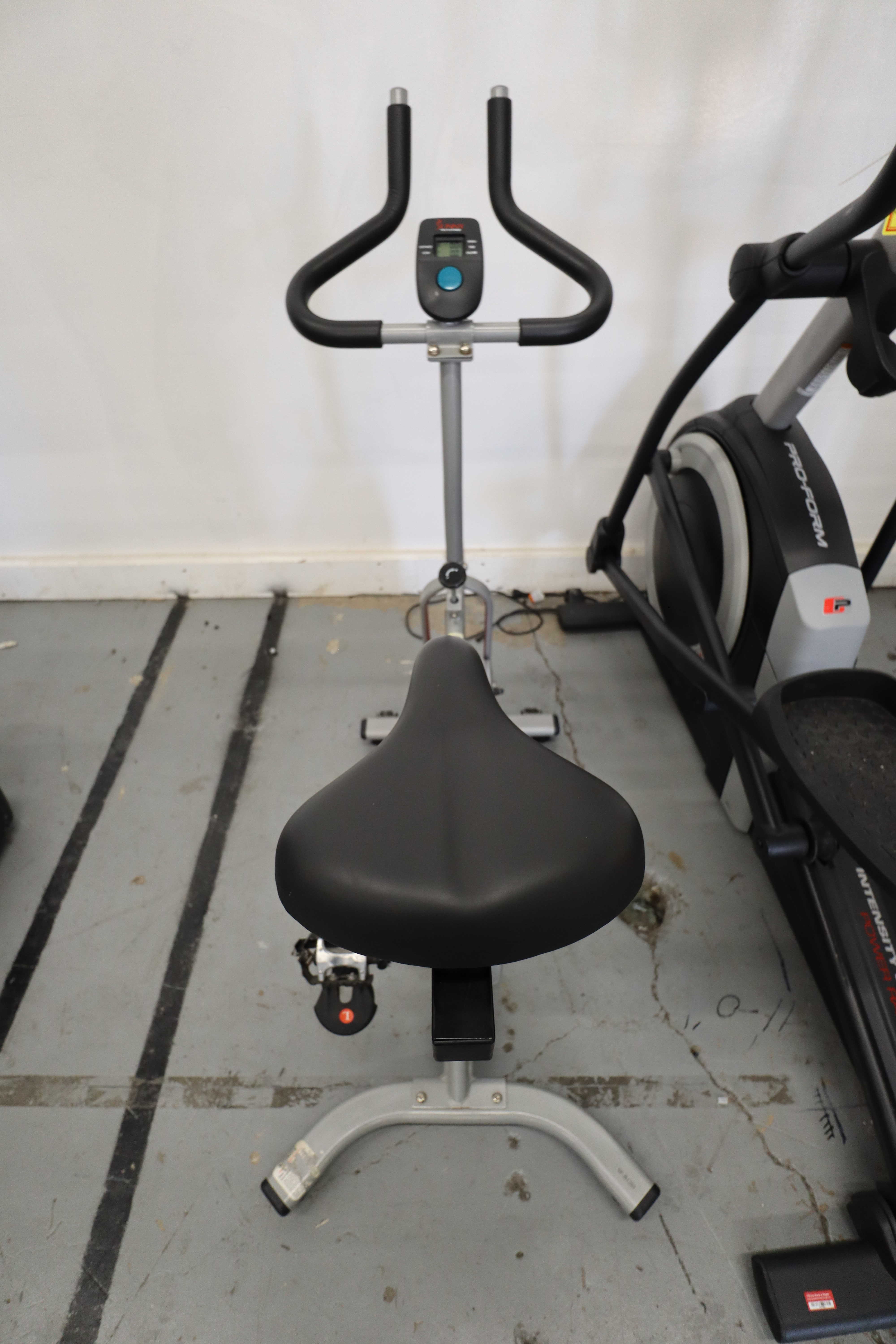 New Sunny Health & Fitness Indoor Cycling Stationary Exercise Chain Drive SF-B1203 Upright Stationary Bike