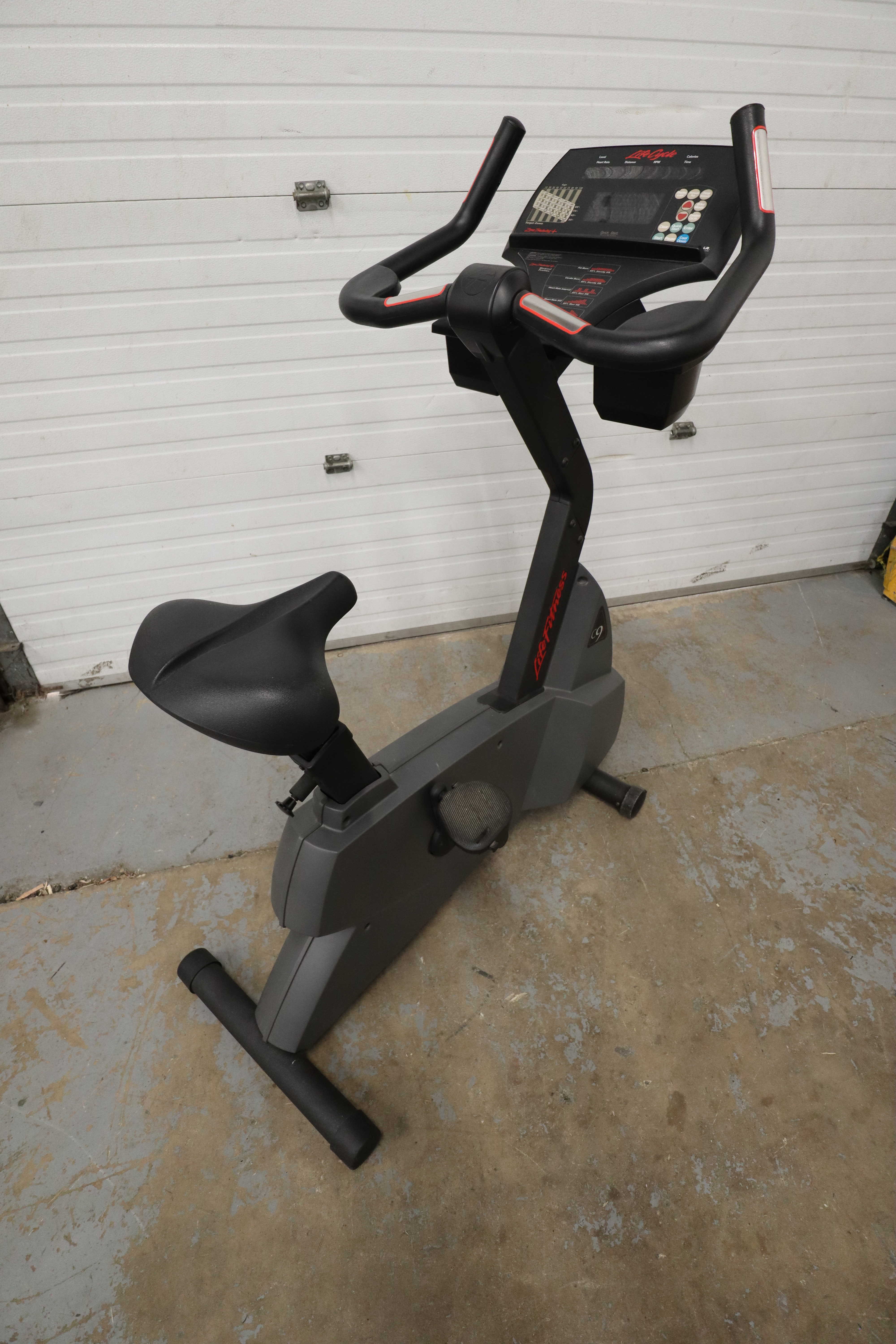 Used Life Fitness C9i Upright Stationary Bike