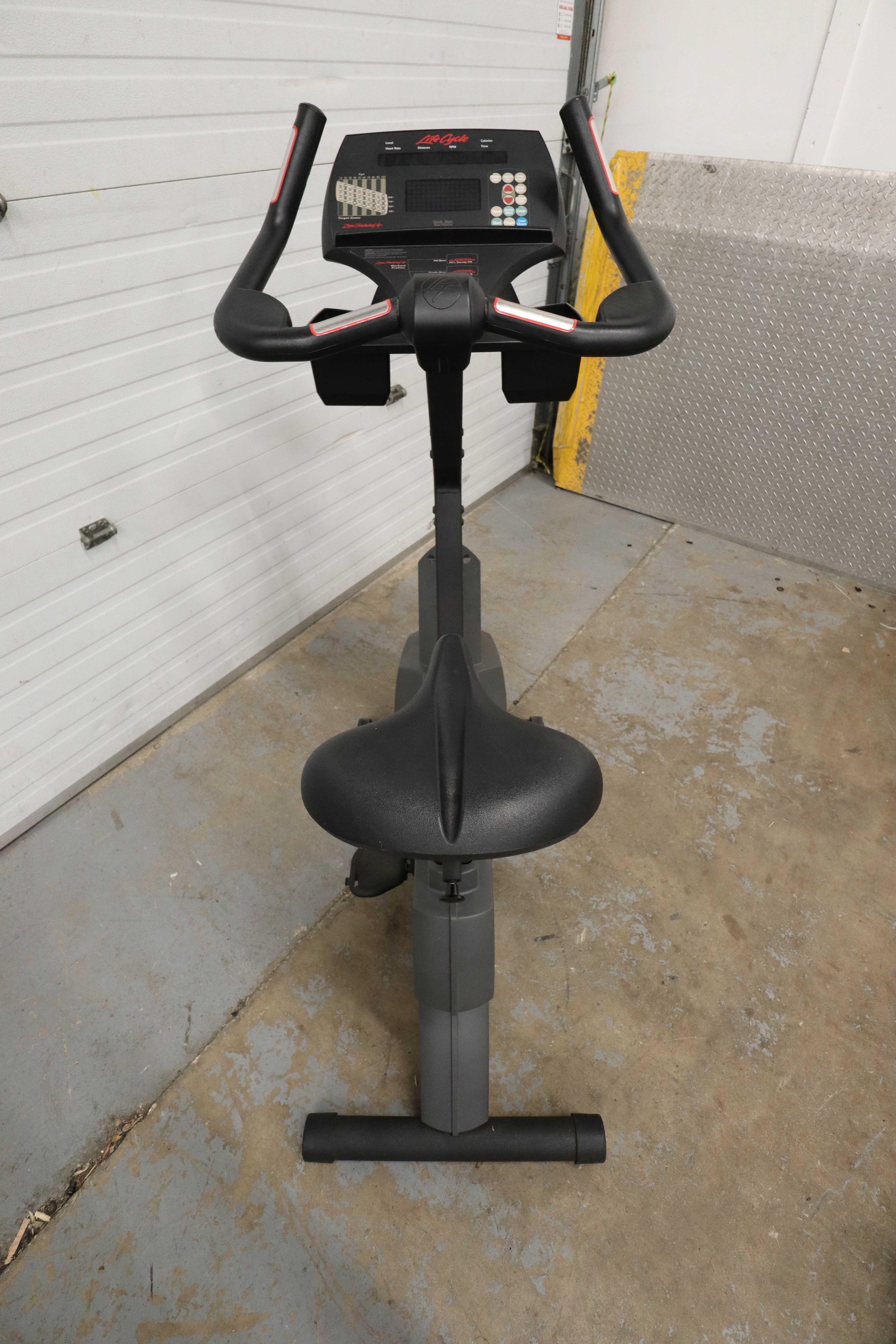 Used Life Fitness C9i Upright Stationary Bike